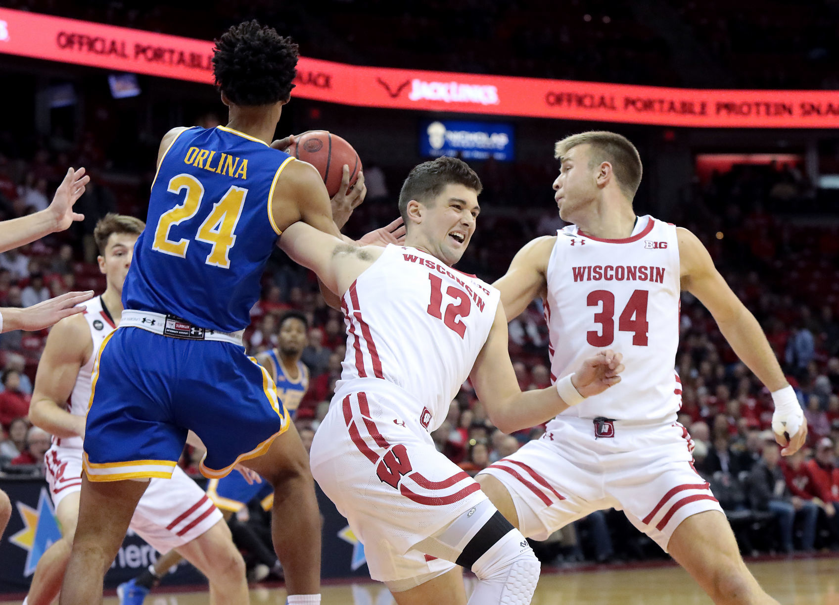 Badgers 83, Cowboys 63